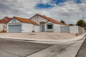 Luxurious House With A Pool, Spa, and Patio, Sleeps 6 Comfortably